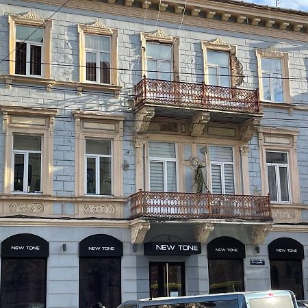 Lux Apartment In Zentrum Chernivtsi Ngoại thất bức ảnh