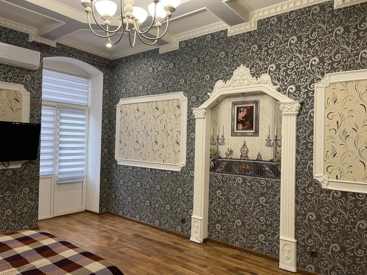 Lux Apartment In Zentrum Chernivtsi Ngoại thất bức ảnh
