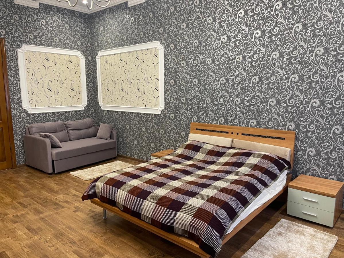 Lux Apartment In Zentrum Chernivtsi Ngoại thất bức ảnh