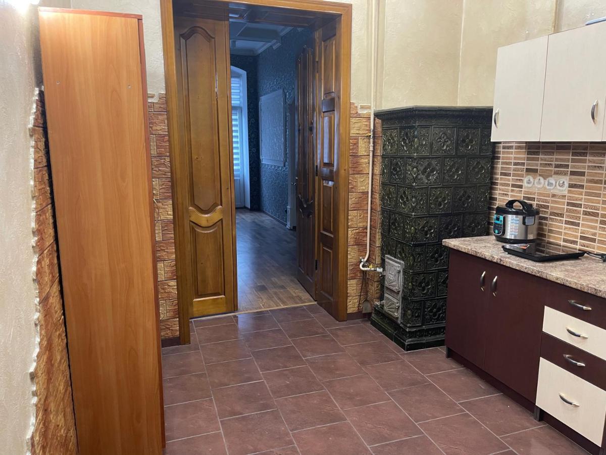 Lux Apartment In Zentrum Chernivtsi Ngoại thất bức ảnh