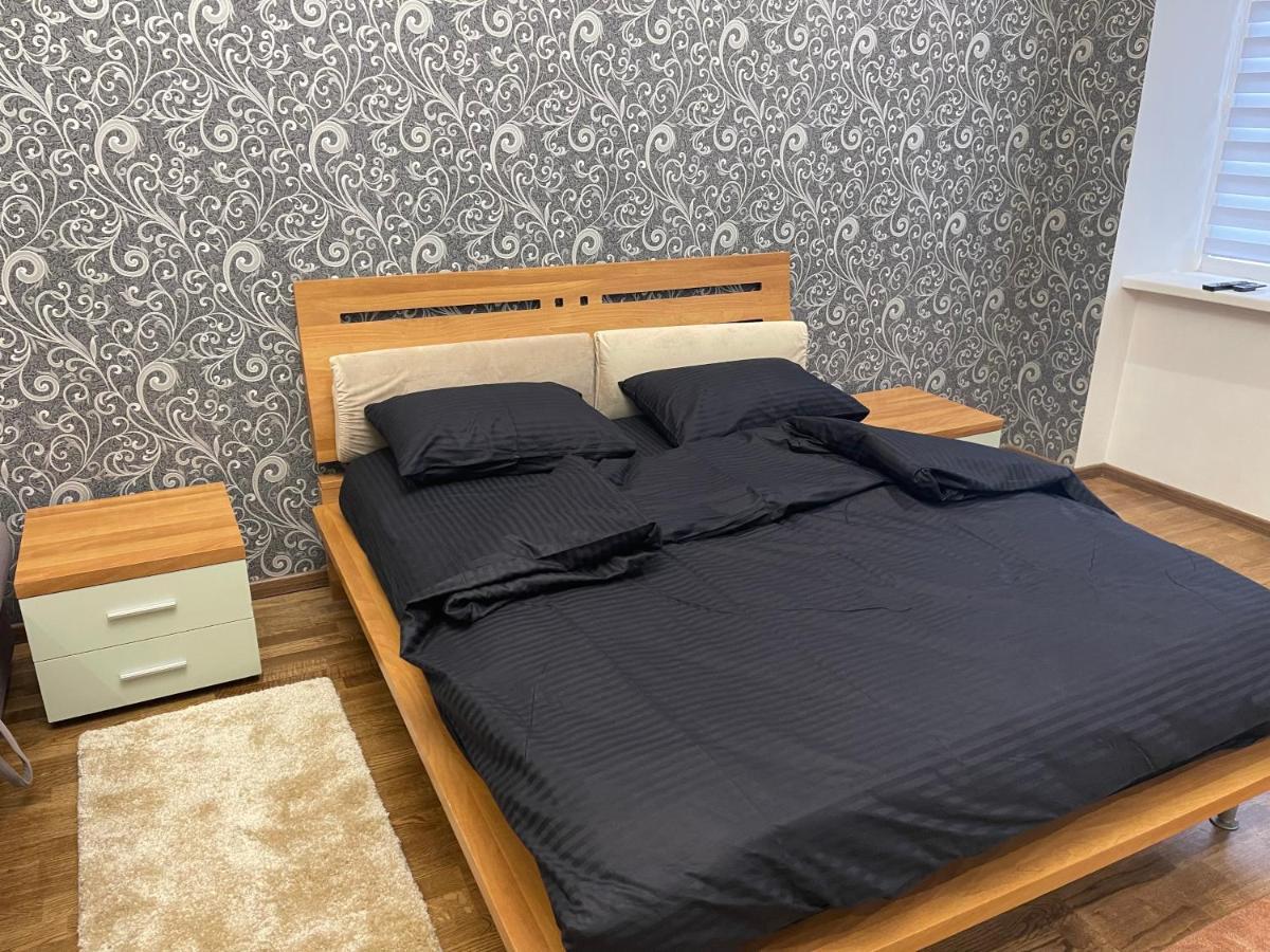 Lux Apartment In Zentrum Chernivtsi Ngoại thất bức ảnh